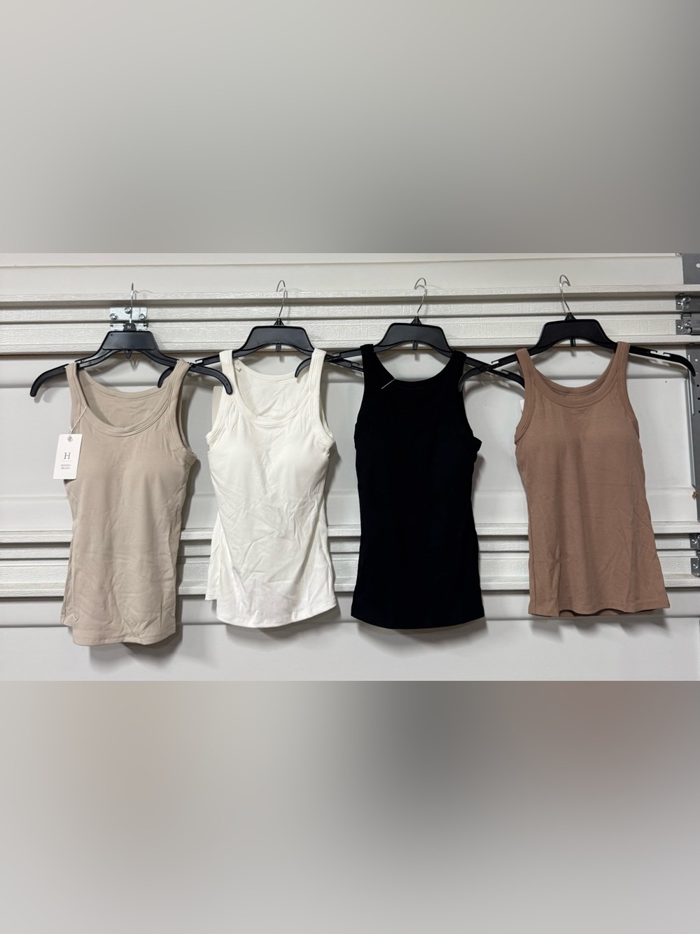 Hidden Brand Essential Basic Ribbed Built-in Bra Tank Set Of 4 Size Small